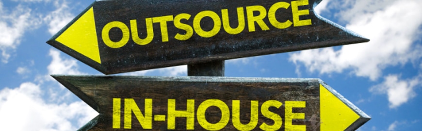 img-blog-in-house-it-vs-outsourcing-it